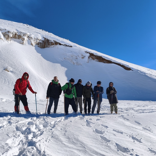 Harrut Yaylasına karlı yolda 4 saatlik tırmanış