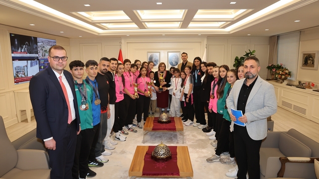 Gaziantep'in şampiyonları, Şahin ile bir araya geldi