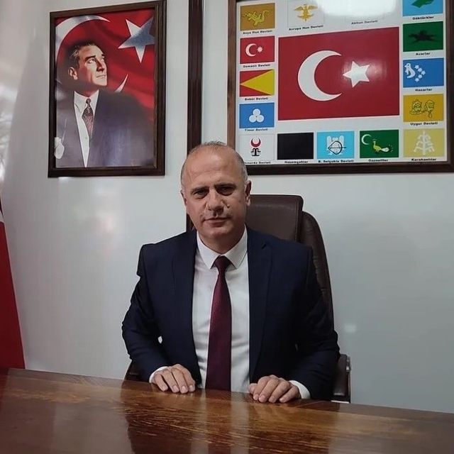 Başkan Torun, açtı ağzını yumdu gözünü
Osmaneli Belediye Başkanı Bekir Toru...