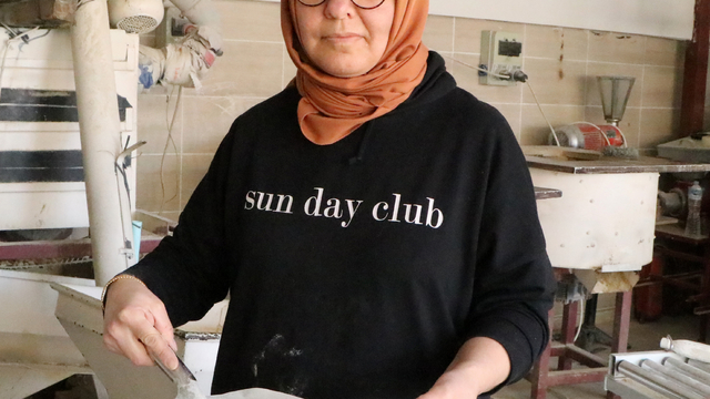İki çocuk annesi, baba yadigarı 'ekmek teknesi' değirmeni 15 yıldır işletiyor