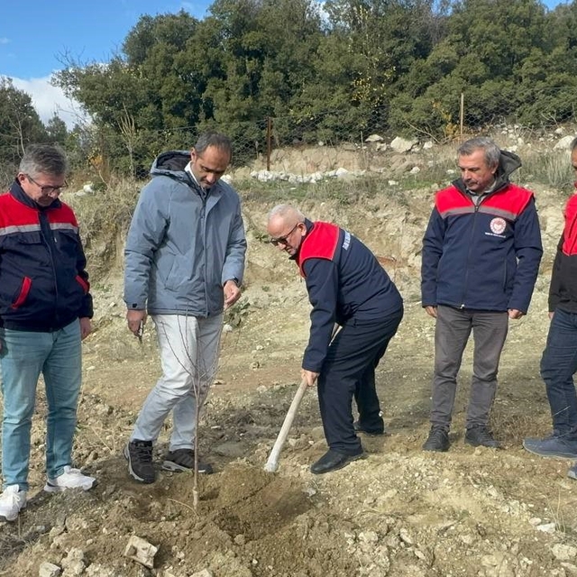 Eğirdir Gölü'ndeki kuraklık tarımda yön değiştirdi
Kuraklık vurdu, Eğirdirl...