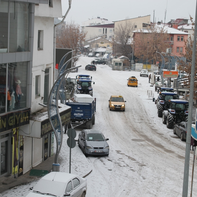 Malazgirt'te kar yağışı