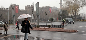 Kayseri'de kar yağışı etkili oldu