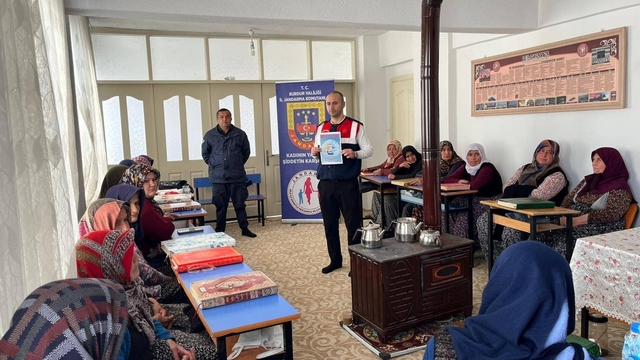 Burdur'da jandarma ekipleri tarafından bilgilendirme ve farkındalık eğitimi