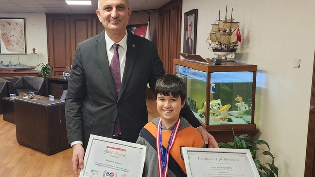İlkokul öğrencisi, matematik olimpiyatlarında 3 altın madalya kazandı