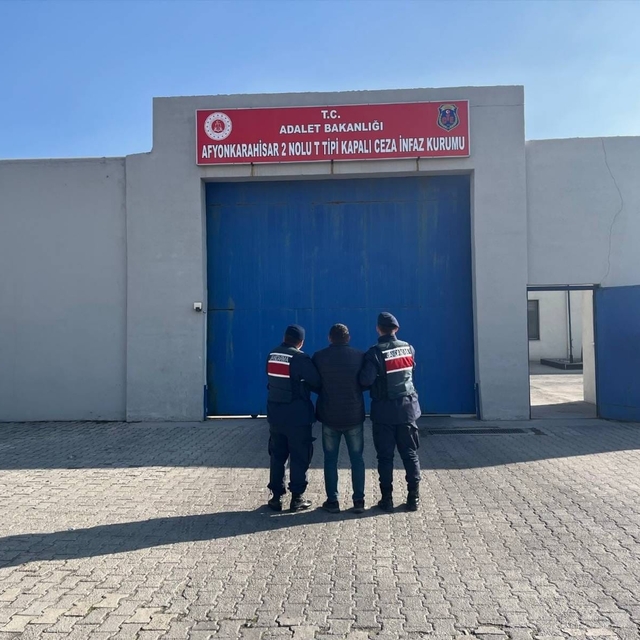 Çeşitli suçlardan aranan 12 kişi tutuklandı