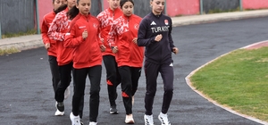 Yetenek taramasıyla keşfedilen Van'ın koşucu kızları, bu yıl 46 madalya kazandı