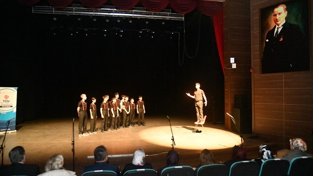 Tekirdağ'da "Altın çağ" adlı tiyatro oyunu sahnelendi