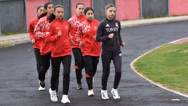 Yetenek taramasıyla keşfedilen Van'ın koşucu kızları, bu yıl 46 madalya kazandı