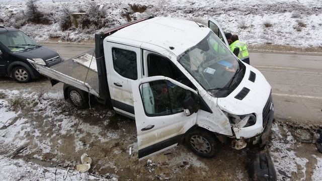 Kastamonu'da işçileri taşıyan kamyonet yan yattı: 7 yaralı
