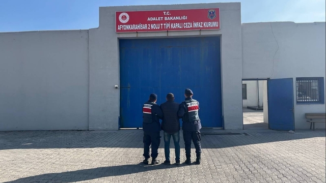 Çeşitli suçlardan aranan 12 kişi tutuklandı