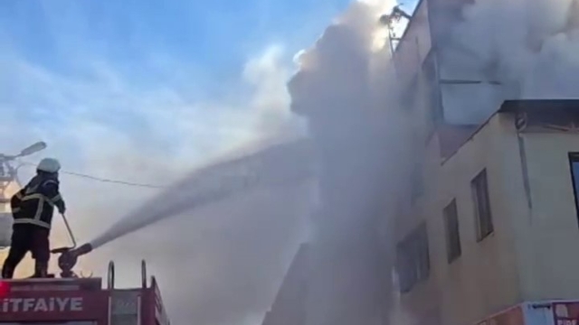 Şanlıurfa'da halı yıkama atölyesinde yangın