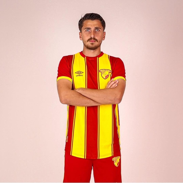 Göztepe genç Efe Can'la imzaladı