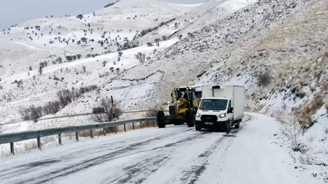 Muş'ta mahsur kalan 20 araç kurtarıldı