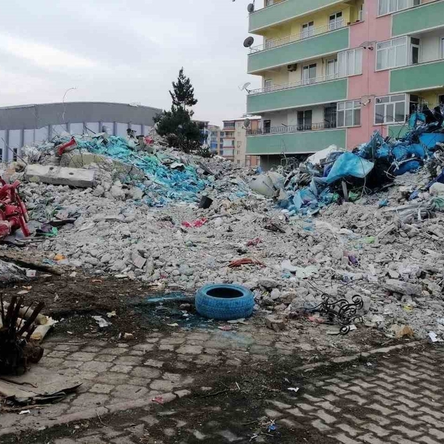 Ermeç Apartmanı davası ertelendi