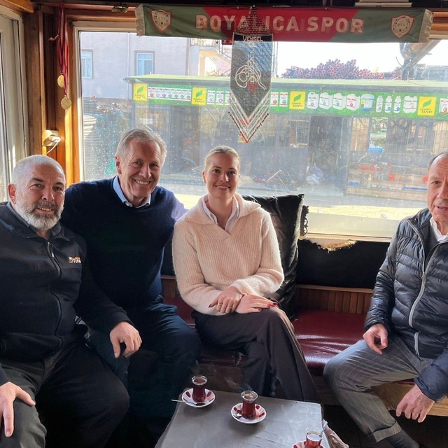 Almanya'nın 10. Cumhurbaşkanı Cristian Wolf İznik'te
İlk durağı İznik Boyal...