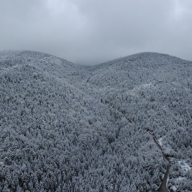 Karabük'ün yüksek kesimlerinde kar yağışı