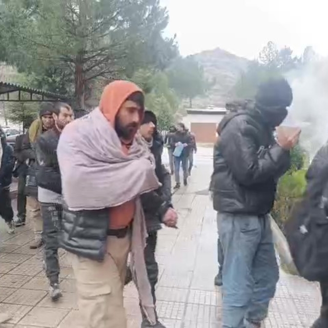 Amasya'da tırdan 42 kaçak göçmen çıktı