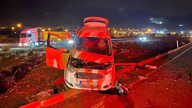 Gaziantep'te TIR ile hafif ticari araç çarpıştı: 4 yaralı