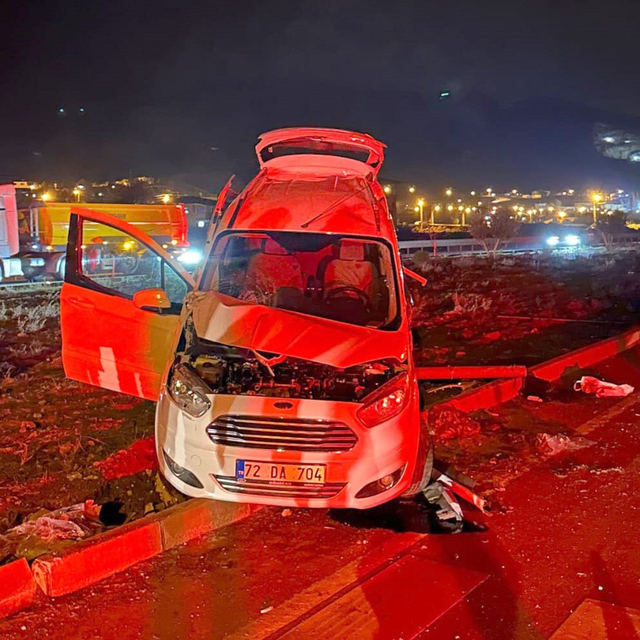 Gaziantep'te TIR ile hafif ticari araç çarpıştı: 4 yaralı