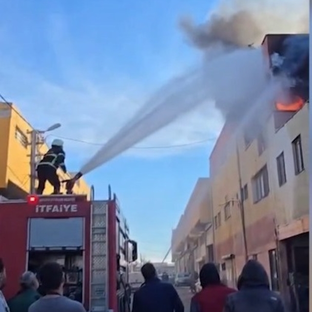 Halı yıkama atölyesinde çıkan yangın söndürüldü