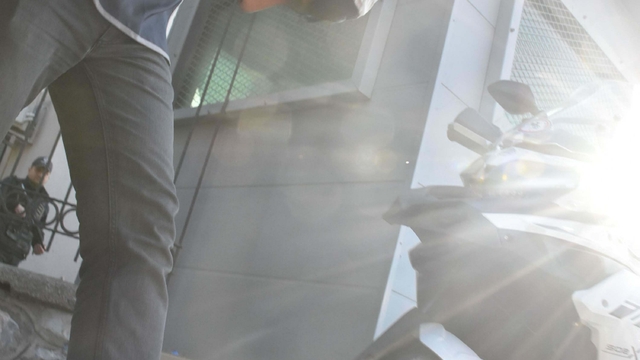 Çocuklarının boğazına bıçak dayayan babaya tahliye