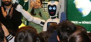 Diyarbakırlı öğrenciler atık malzemelerden robot yaptı