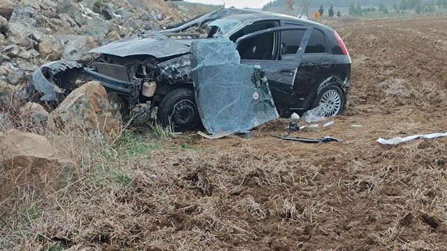 Nurdağı'nda devrilen otomobilin sürücüsü yaralandı