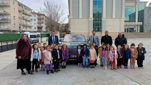 Kırşehir'de öğrencilere Türkiye'nin yerli otomobili Togg tanıtıldı