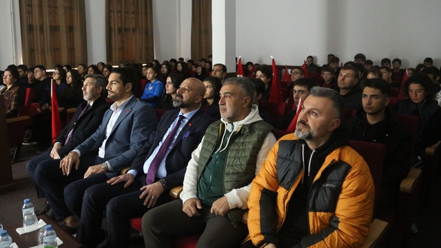 Taha Akgül: "Asıl hedef 2032 Brisbane"
Türkiye Güreş Federasyonu Başkanı Taha Akgül:
"Türk güreşi sırat köprüsünde"
"Zor dönemi aşacağız"