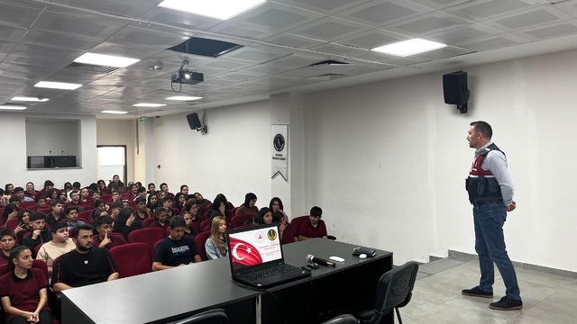 Jandarmadan öğrencilere siber güvenlik eğitimi