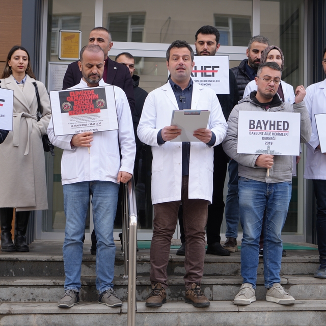 Bayburt'ta aile hekimlerinden ücret kesintilerine ve iş yüküne tepki
