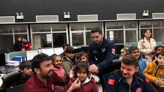 Minik öğrenciler 112'yi yerinde öğrendi