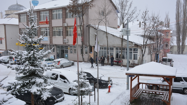 Tokat'ta kar yağışı etkili oluyor
