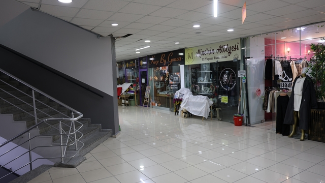 Kırşehir'de soğuk hava tarihi çarşıları sessizliğe bürüdü