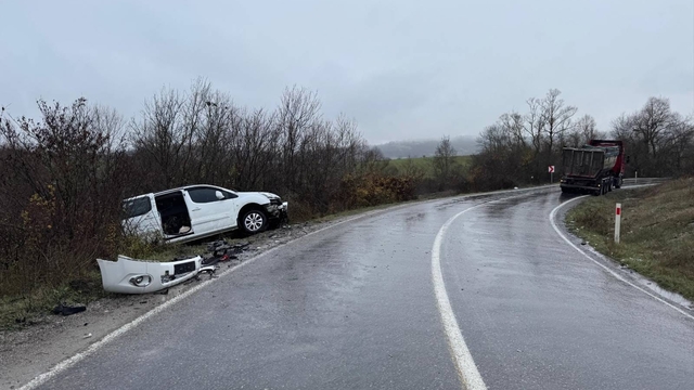 Samsun'da kamyonla çarpışan hafif ticari araçtaki 2 kişi yaralandı
