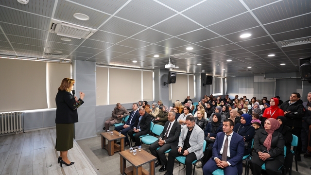 Şahin: "Çocuklarda tek tip başarı doğru değil, onları erken yaşta yeteneklere göre yönlendirmek gerekiyor"