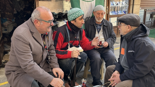 Kunduracı ile Avustralyalı turistin yöresel 'annouv' imtihanı
Konyalı kunduracı Hasan Küçükkoç yöresel kelimelerle müşterilerini sınav yapıyor