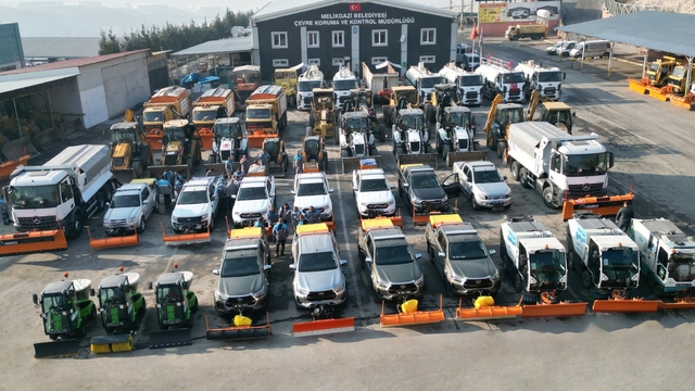 Melikgazi Belediyesi, kar yağışına karşı önlemlerini aldı