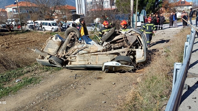 İki aracın çarpıştığı kazada yaşlı sürücü adam hayatını kaybetti