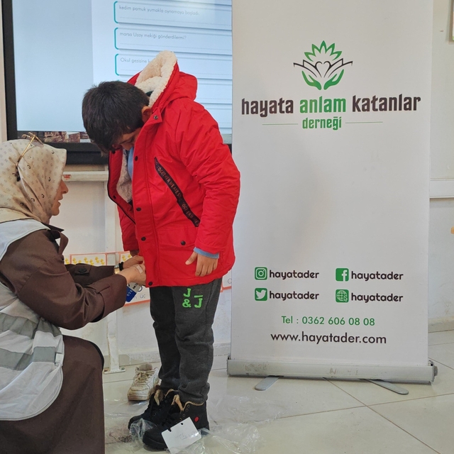 Kırsalda okuyan minik yüreklere kış desteği