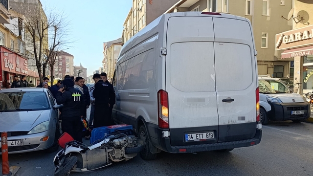 Motosikletten düşen kurye yaralandı