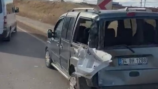 Tır ile hafif ticari araç çarpıştı: 1 yaralı