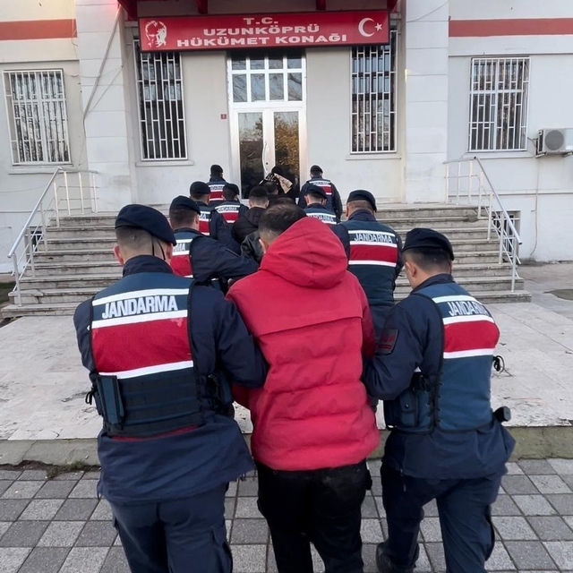 Yurt dışına kaçmak isterken yakalanan 5 kişi tutuklandı