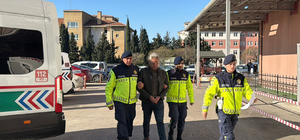 Durdurulan araçtan 15 kaçak göçmen yakalandı