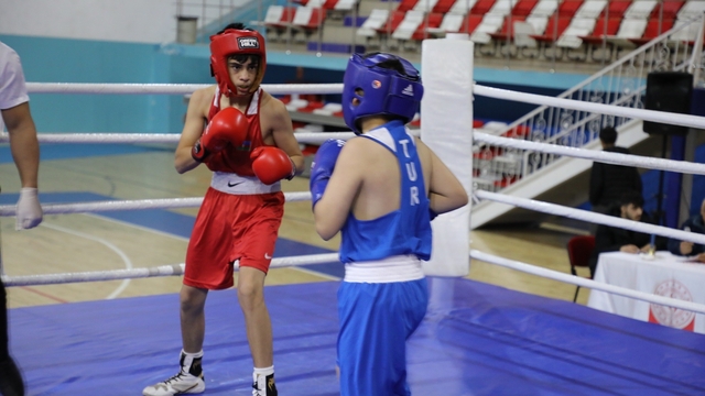 Ağrı'da Türkiye-İran-Nahçıvan Boks Dostluk Turnuvası nefes kesti
