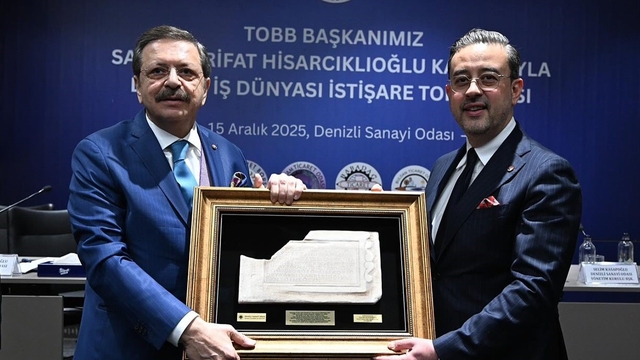 Hisarcıklıoğlu; "DSO dünyanın en iyi ilk üç odası arasına girmeyi başardı"
TOBB Başkanı Hisarcıklıoğlu; "DSO, Denizli'nin marka değerini büyütüyor"
TOBB Başkanı Hisarcıklıoğlu, DSO'da Denizli iş dünyasıyla bir araya geldi