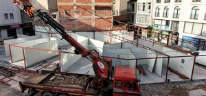 Sındırgı esnafı için konteyner ve prefabrik çarşı kurulumu devam ediyor