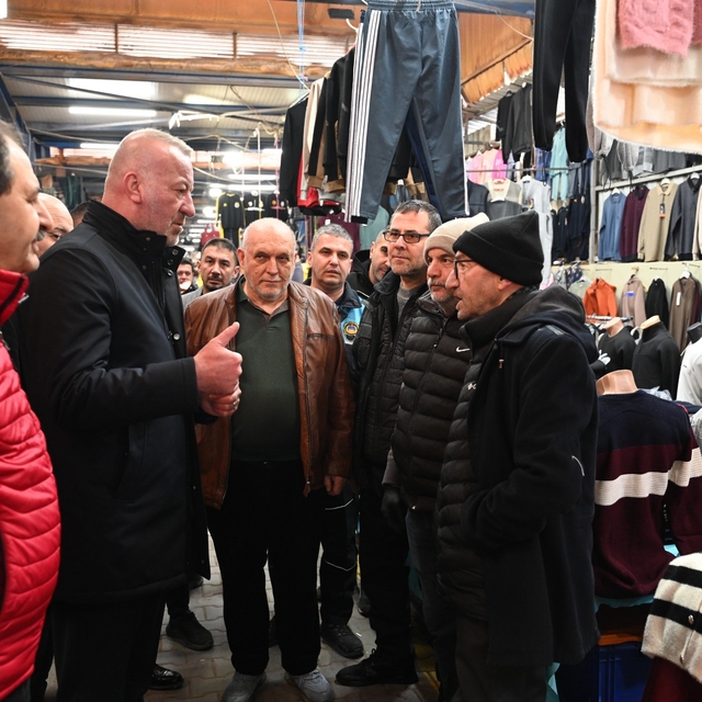 Karacabey'de belediyecilik sahada yapılıyor