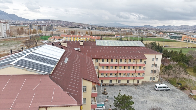 Kayseri Hacı Rukiye Gazioğlu Huzurevi'nin çatısında yenileme çalışması başlatıldı